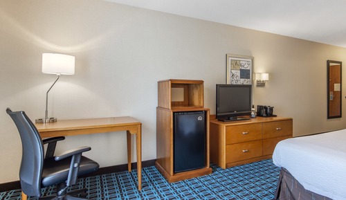 Room, 1 King Bed (Mobility/Hearing Accessible, Tub)