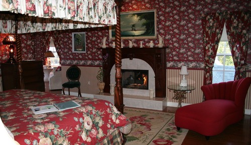Luxury Studio Suite, Multiple Beds, Fireplace, Lake View Not Pet Friendly (Queen Victoria)