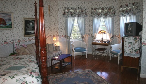 Superior Double Room, 1 Bedroom, Private Bathroom, Pool View Not Pet Friendly (Shellissa)