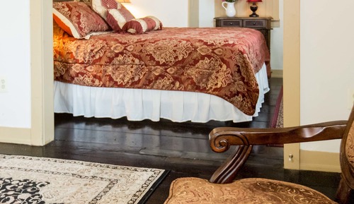 205, Wolf Suite, Private Bathroom