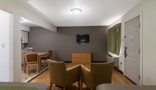 Deluxe Room, Multiple Beds, Smoking, Kitchenette