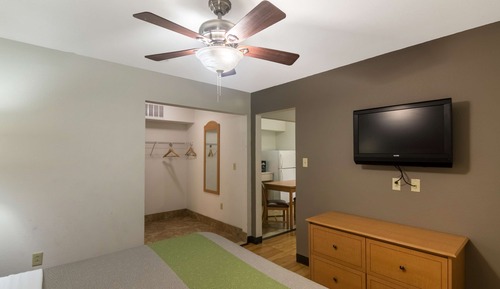 Deluxe Room, Multiple Beds, Accessible, Smoking