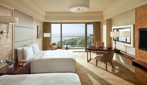 Fairmont Gold, Grand Room, 1 Double Bed, Lake View