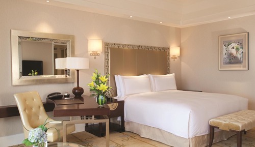 Fairmont Gold, Deluxe Room, 1 King Bed, Lake View
