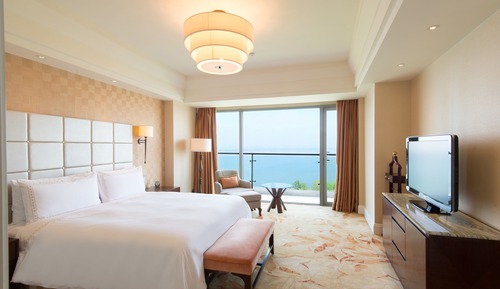 Premium Room, 1 King Bed, Lake View