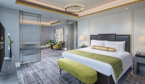 Suite, 1 Bedroom (Meeting Area)