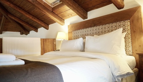Family Room, Fireplace (Maisonette with Attic)