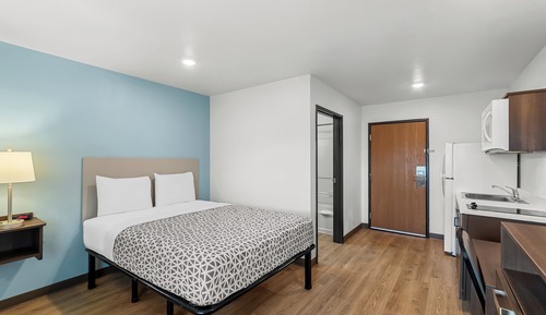 Standard Room, 1 Queen Bed, Non Smoking
