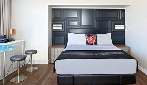 Room, 1 King Bed, Non Smoking, Corner