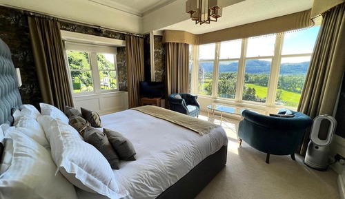 Superior Room, 1 King Bed, Mountain View