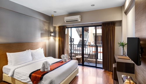 Deluxe Pool Access With Two Ways Airport Transfer