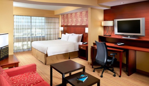 Suite, 1 King Bed with Sofa bed, Non Smoking (Mobility/Hearing Accessible, Tub)