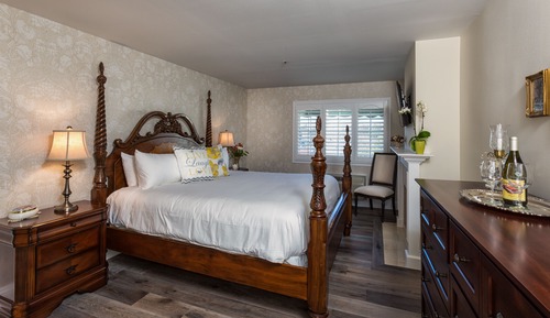Deluxe Double Room (Room 02 - DELUXE KING)