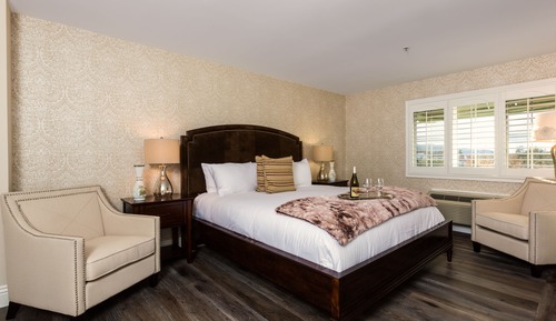 Deluxe Double Room (Room 07 - DELUXE KING)