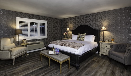 Deluxe Double Room (Room 09 - DELUXE KING)