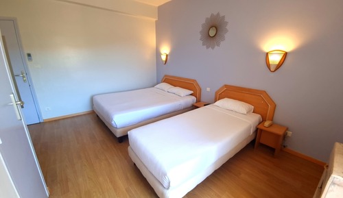 Comfort Triple Room, Private Bathroom, Pool View