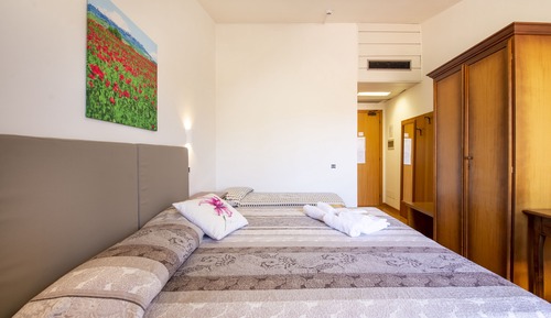 Panoramic Triple Room, Hill View
