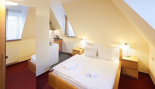 Studio (with One Double Bed)