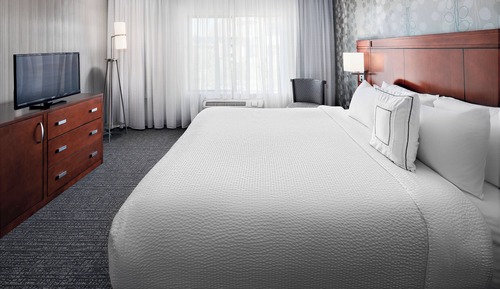 Suite, 1 Bedroom (Mobility/Hearing Accessible, Tub)
