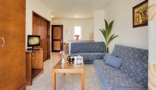 APARTMENT, 1 BEDROOM WITH POOL VIEW