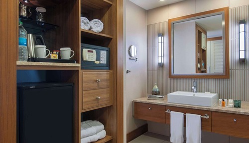 KING ACCESSIBLE GUEST ROOM WITH GARDEN VIEW
