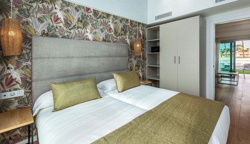 Suite, Terrace, Pool View