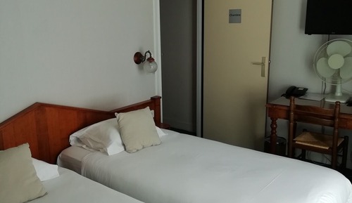 Twin Room, 2 Twin Beds, Bathtub
