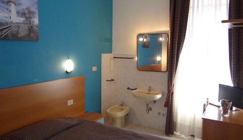 Basic Single Room, Shared Bathroom (Single bed)