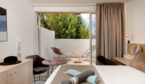 Deluxe Room, 1 Queen Bed