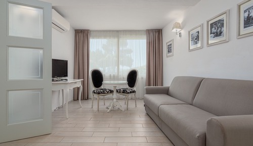 Suite (Rise)