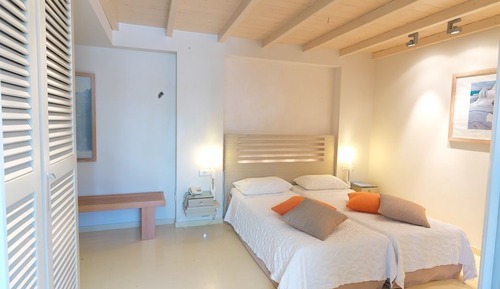 Economy Room