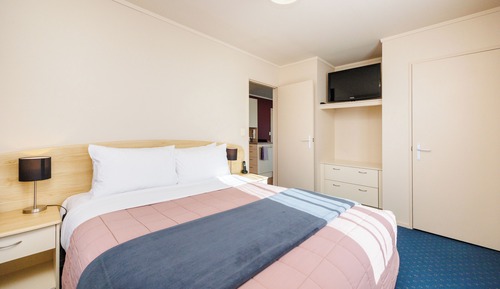 Family Suite, Multiple Beds, Non Smoking, Kitchen