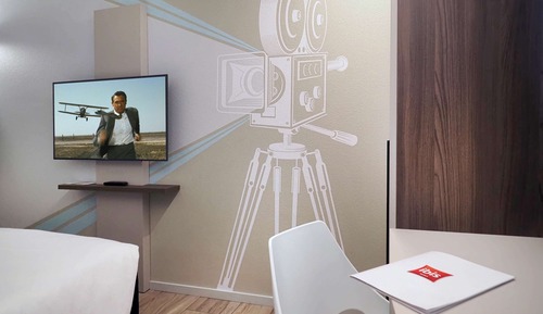 Room, 2 Twin Beds (Cinema)