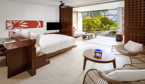 Room, 1 King Bed, Pool View, Ground Floor