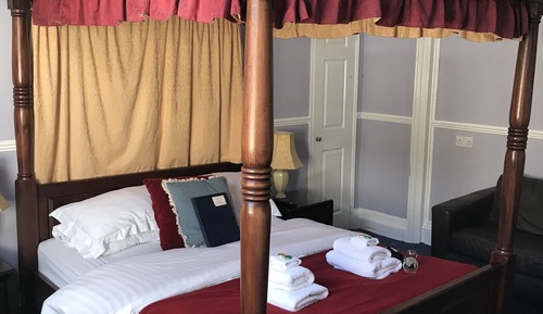 Four Poster Room