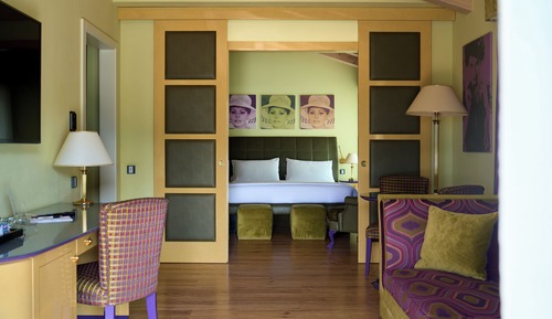 Suite, Jetted Tub