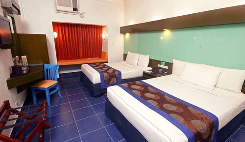 Room, 2 Queen Beds, Non Smoking, Garden View