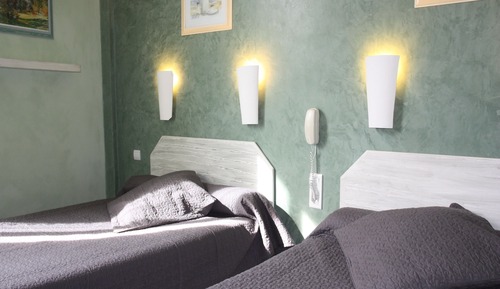 C Twin room (2 single beds)