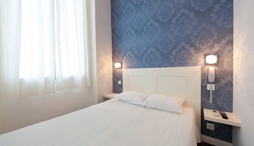 E Family Room (2 double beds)