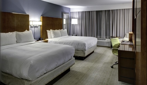 Room, 2 Queen Beds, Corner (Gulf View)