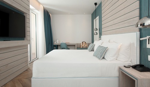 Family Room, 1 Queen Bed with Sofa bed