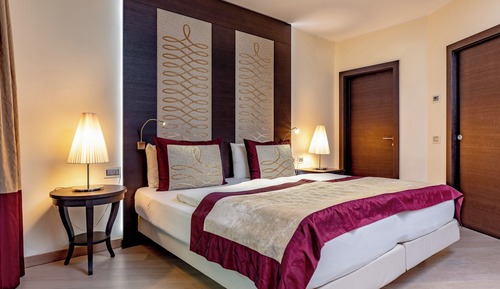 Superior Room, Jetted Tub