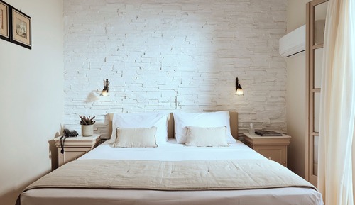 Economy Double or Twin Room (Semi-Basement)