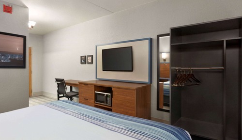 Room, 1 King Bed, Accessible, Non Smoking (mobility, Tub w/Grab Bars)