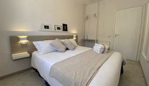 Double Room (small with private external bathroom)