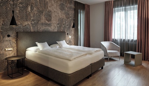 Junior Studio Suite, River View, Poolside