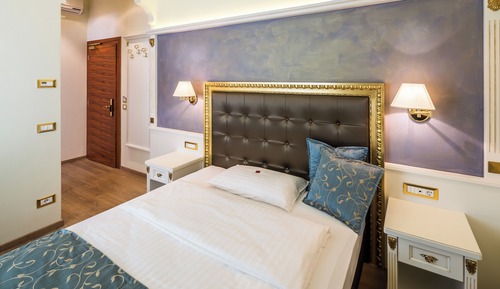 Economy Room