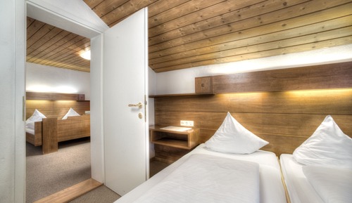 Family Room, Connecting Rooms