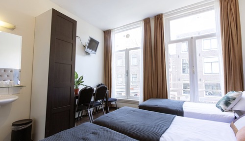 Basic Quadruple Room, Shared Bathroom