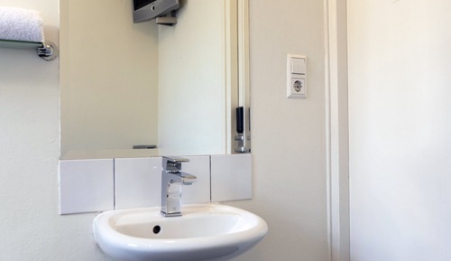 Basic Room, 1 Double Bed, Shared Bathroom